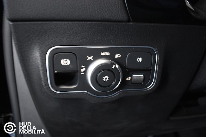 MERCEDES-BENZ GLA 180 d Automatic Business